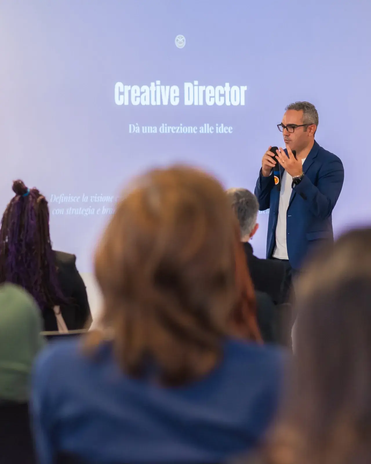 Andrea Carta durante un intervento sulla direzione creativa