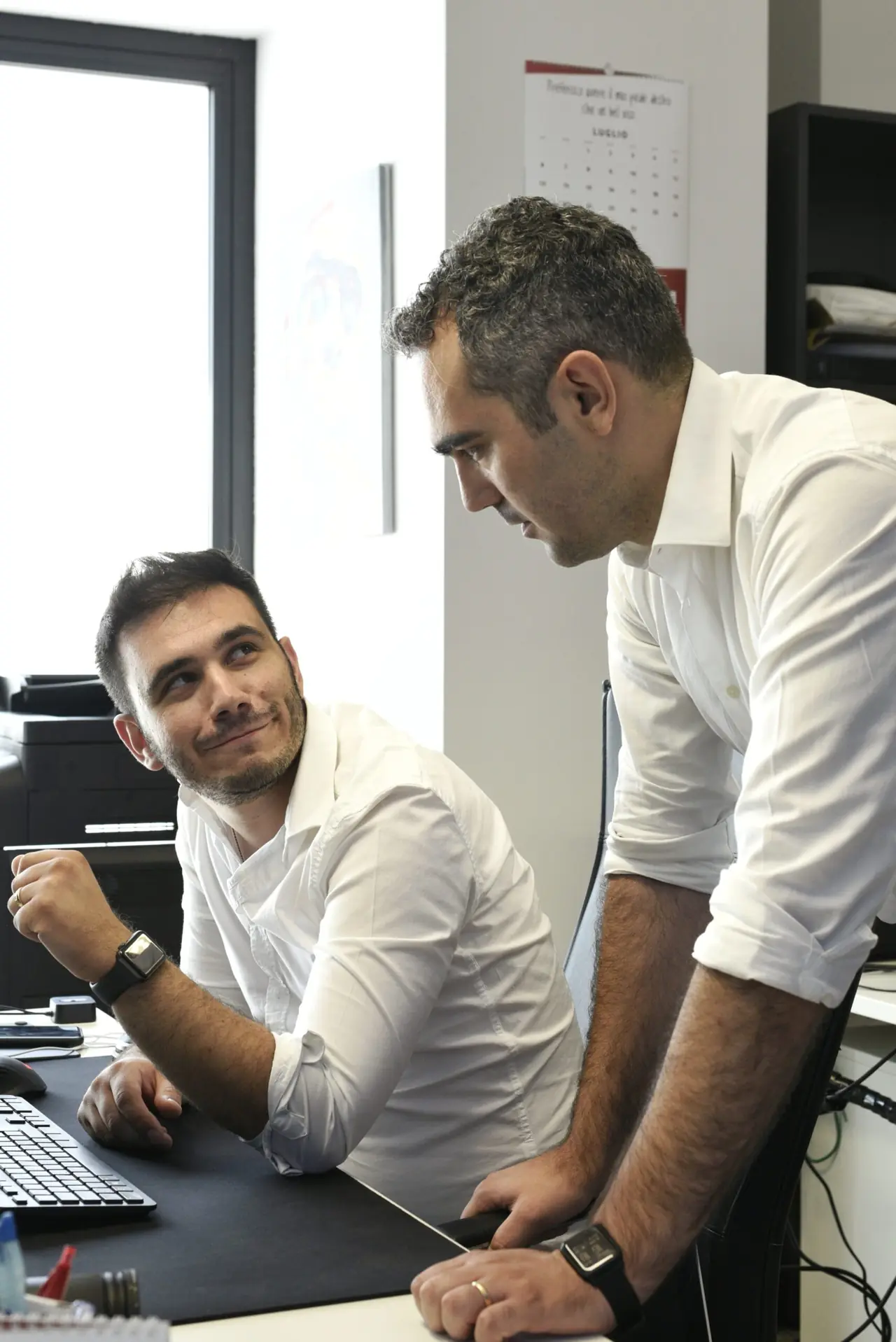 Andrea Carta al lavoro con un collega di Publikendi